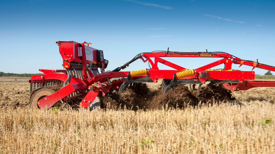 Väderstad Cultus in field with mounted BioDrill